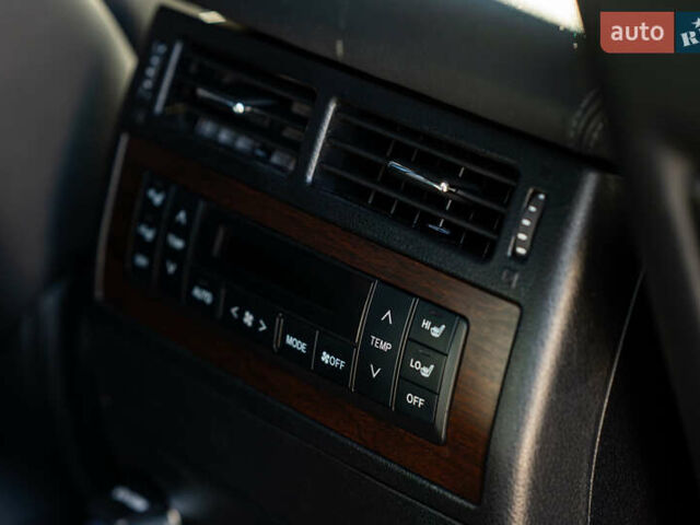 Чорний Тойота Ленд Крузер, об'ємом двигуна 4.46 л та пробігом 46 тис. км за 78000 $, фото 10 на Automoto.ua