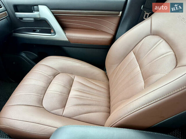 Черный Тойота Ленд Крузер, объемом двигателя 4.46 л и пробегом 58 тыс. км за 73000 $, фото 24 на Automoto.ua