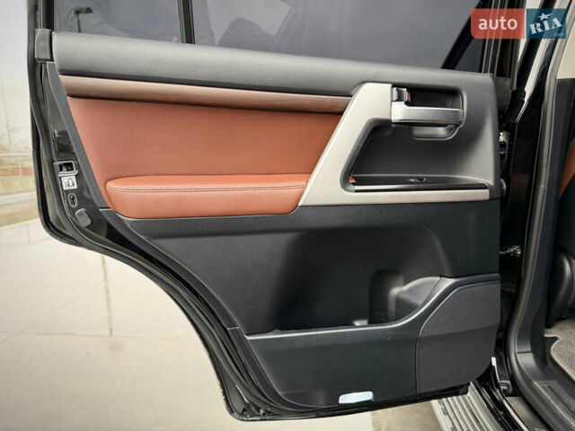 Черный Тойота Ленд Крузер, объемом двигателя 4.61 л и пробегом 67 тыс. км за 62800 $, фото 48 на Automoto.ua