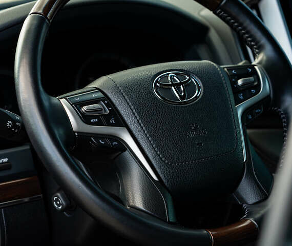 Чорний Тойота Ленд Крузер, об'ємом двигуна 4.46 л та пробігом 46 тис. км за 78000 $, фото 30 на Automoto.ua