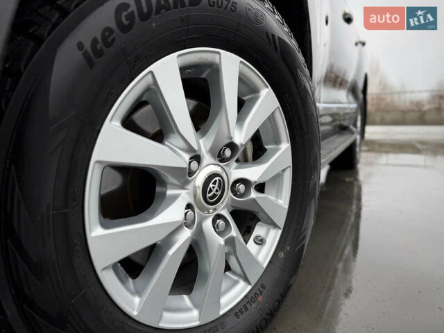 Черный Тойота Ленд Крузер, объемом двигателя 4.61 л и пробегом 67 тыс. км за 62800 $, фото 31 на Automoto.ua