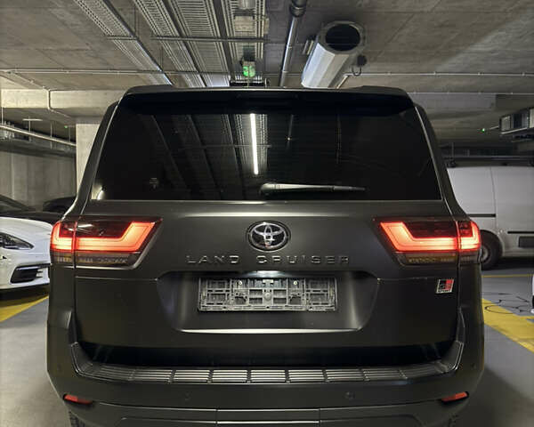 Черный Тойота Ленд Крузер, объемом двигателя 3.5 л и пробегом 57 тыс. км за 75000 $, фото 5 на Automoto.ua