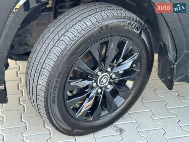 Черный Тойота Ленд Крузер, объемом двигателя 3.45 л и пробегом 79 тыс. км за 78888 $, фото 15 на Automoto.ua