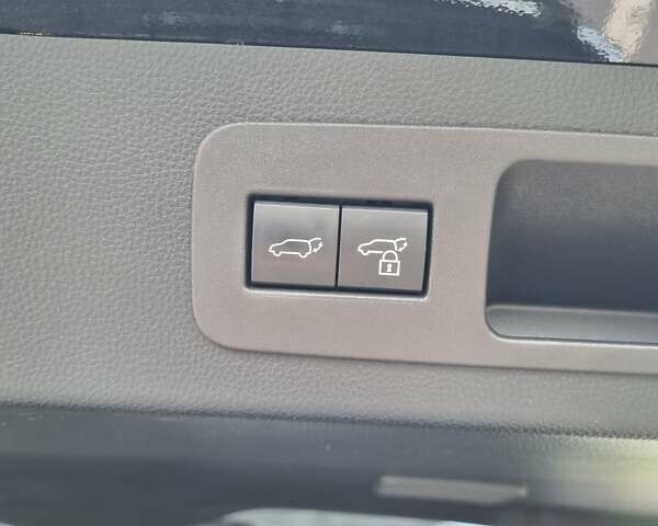 Черный Тойота Ленд Крузер, объемом двигателя 3.35 л и пробегом 120 тыс. км за 81000 $, фото 13 на Automoto.ua