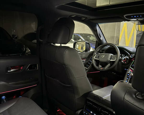 Черный Тойота Ленд Крузер, объемом двигателя 3.5 л и пробегом 57 тыс. км за 75000 $, фото 7 на Automoto.ua