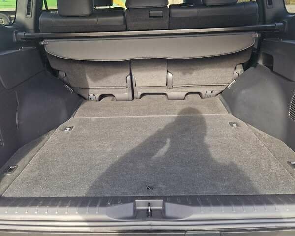 Черный Тойота Ленд Крузер, объемом двигателя 3.35 л и пробегом 102 тыс. км за 76000 $, фото 8 на Automoto.ua