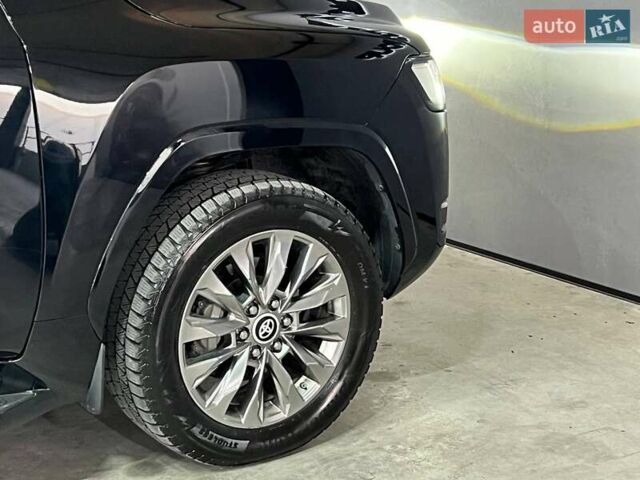 Черный Тойота Ленд Крузер, объемом двигателя 3.3 л и пробегом 202 тыс. км за 73000 $, фото 7 на Automoto.ua