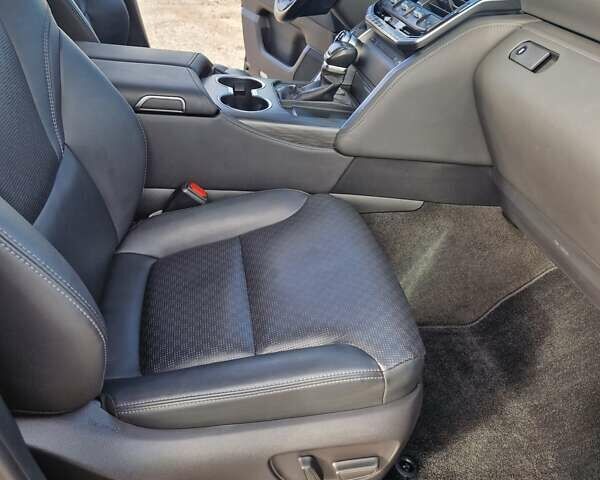 Черный Тойота Ленд Крузер, объемом двигателя 3.35 л и пробегом 102 тыс. км за 76000 $, фото 16 на Automoto.ua