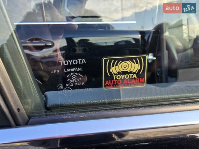 Чорний Тойота Ленд Крузер, об'ємом двигуна 3.3 л та пробігом 97 тис. км за 81651 $, фото 26 на Automoto.ua