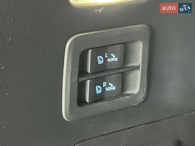 Черный Тойота Ленд Крузер, объемом двигателя 3.3 л и пробегом 202 тыс. км за 73000 $, фото 48 на Automoto.ua