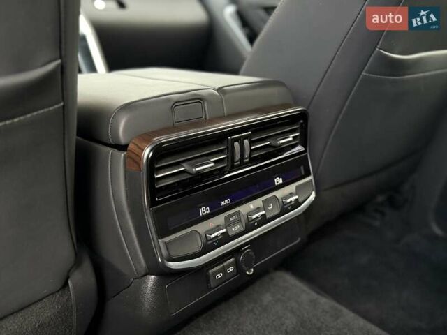 Черный Тойота Ленд Крузер, объемом двигателя 3.3 л и пробегом 60 тыс. км за 74999 $, фото 16 на Automoto.ua