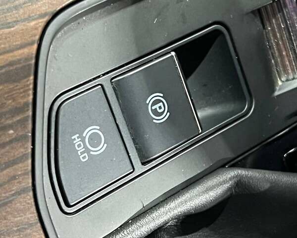 Черный Тойота Ленд Крузер, объемом двигателя 3.3 л и пробегом 202 тыс. км за 73000 $, фото 18 на Automoto.ua