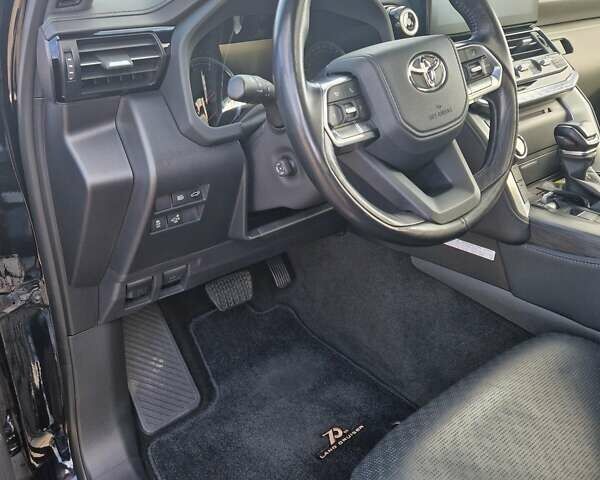 Черный Тойота Ленд Крузер, объемом двигателя 3.35 л и пробегом 102 тыс. км за 76000 $, фото 13 на Automoto.ua