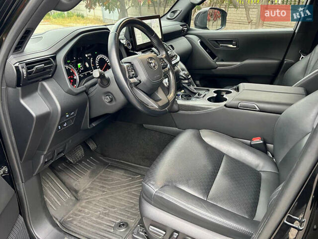 Черный Тойота Ленд Крузер, объемом двигателя 3.5 л и пробегом 90 тыс. км за 70000 $, фото 6 на Automoto.ua