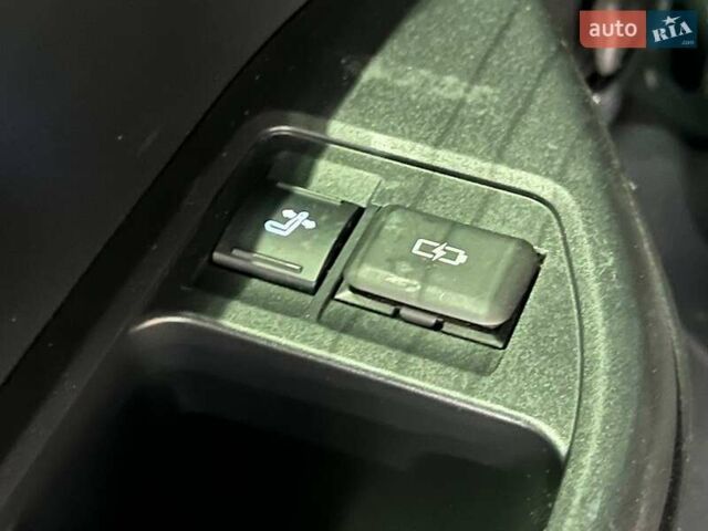 Черный Тойота Ленд Крузер, объемом двигателя 3.3 л и пробегом 202 тыс. км за 73000 $, фото 49 на Automoto.ua