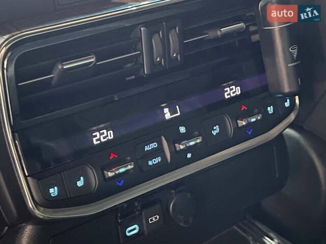 Черный Тойота Ленд Крузер, объемом двигателя 3.3 л и пробегом 202 тыс. км за 73000 $, фото 42 на Automoto.ua