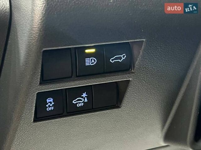 Черный Тойота Ленд Крузер, объемом двигателя 3.3 л и пробегом 202 тыс. км за 73000 $, фото 15 на Automoto.ua