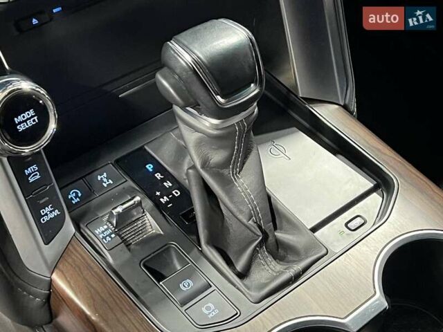 Черный Тойота Ленд Крузер, объемом двигателя 3.3 л и пробегом 202 тыс. км за 73000 $, фото 16 на Automoto.ua