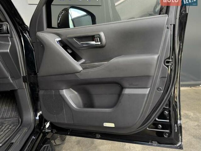 Черный Тойота Ленд Крузер, объемом двигателя 3.35 л и пробегом 1 тыс. км за 180000 $, фото 44 на Automoto.ua