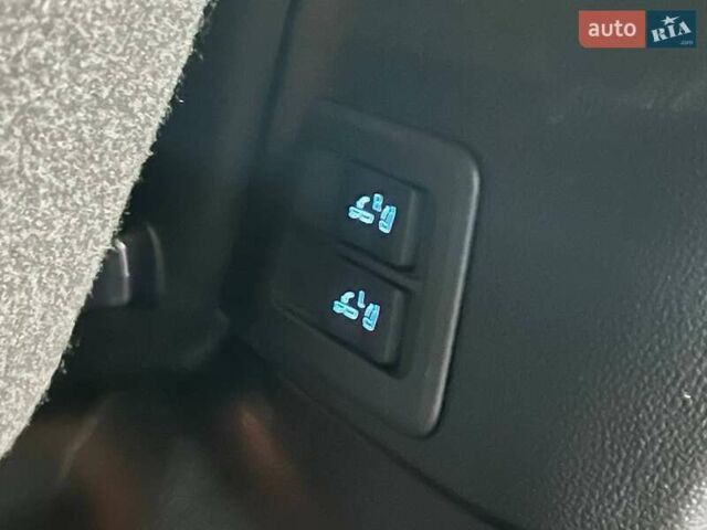 Черный Тойота Ленд Крузер, объемом двигателя 3.3 л и пробегом 202 тыс. км за 73000 $, фото 51 на Automoto.ua