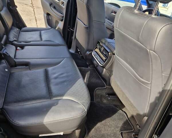 Черный Тойота Ленд Крузер, объемом двигателя 3.35 л и пробегом 102 тыс. км за 76000 $, фото 9 на Automoto.ua