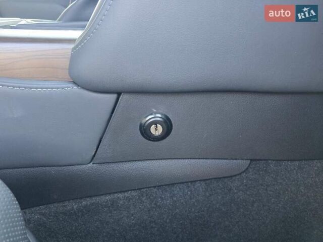 Чорний Тойота Ленд Крузер, об'ємом двигуна 3.3 л та пробігом 97 тис. км за 81651 $, фото 23 на Automoto.ua