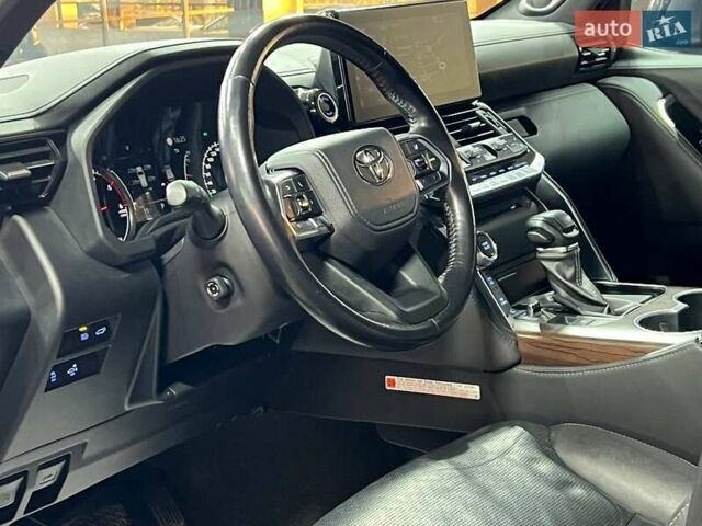 Черный Тойота Ленд Крузер, объемом двигателя 3.3 л и пробегом 202 тыс. км за 73000 $, фото 11 на Automoto.ua