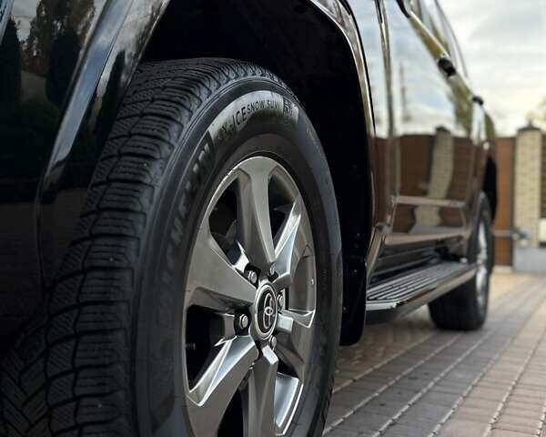 Черный Тойота Ленд Крузер, объемом двигателя 3.3 л и пробегом 60 тыс. км за 74999 $, фото 27 на Automoto.ua