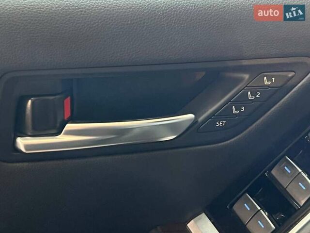 Черный Тойота Ленд Крузер, объемом двигателя 3.3 л и пробегом 202 тыс. км за 73000 $, фото 12 на Automoto.ua