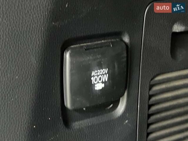 Черный Тойота Ленд Крузер, объемом двигателя 3.3 л и пробегом 202 тыс. км за 73000 $, фото 47 на Automoto.ua