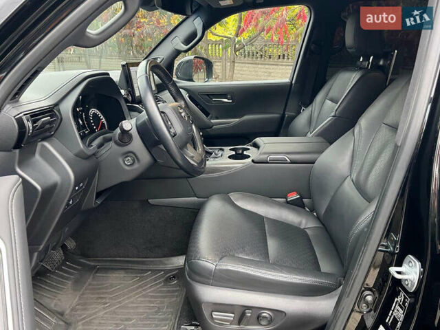 Черный Тойота Ленд Крузер, объемом двигателя 3.5 л и пробегом 90 тыс. км за 70000 $, фото 5 на Automoto.ua