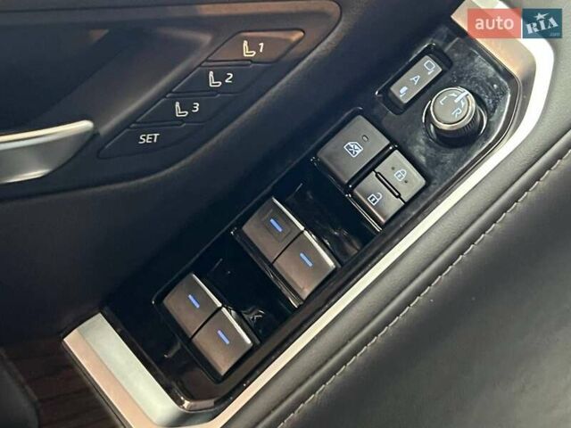 Черный Тойота Ленд Крузер, объемом двигателя 3.3 л и пробегом 202 тыс. км за 73000 $, фото 13 на Automoto.ua