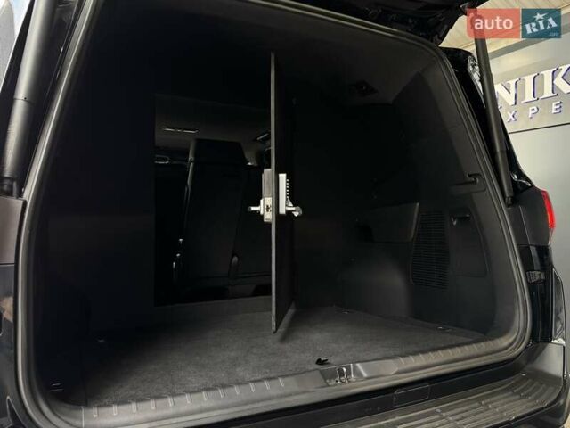 Черный Тойота Ленд Крузер, объемом двигателя 3.35 л и пробегом 1 тыс. км за 180000 $, фото 48 на Automoto.ua