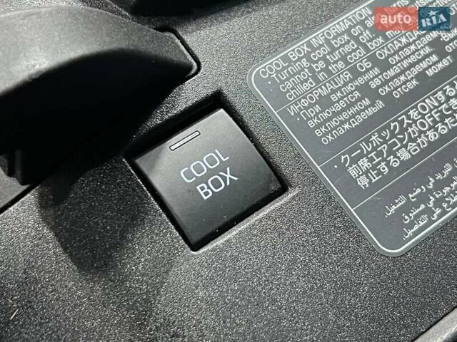 Черный Тойота Ленд Крузер, объемом двигателя 3.3 л и пробегом 202 тыс. км за 73000 $, фото 33 на Automoto.ua