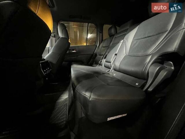 Черный Тойота Ленд Крузер, объемом двигателя 3.3 л и пробегом 202 тыс. км за 73000 $, фото 45 на Automoto.ua