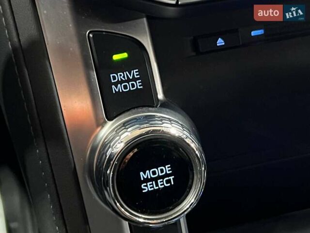 Черный Тойота Ленд Крузер, объемом двигателя 3.3 л и пробегом 202 тыс. км за 73000 $, фото 21 на Automoto.ua