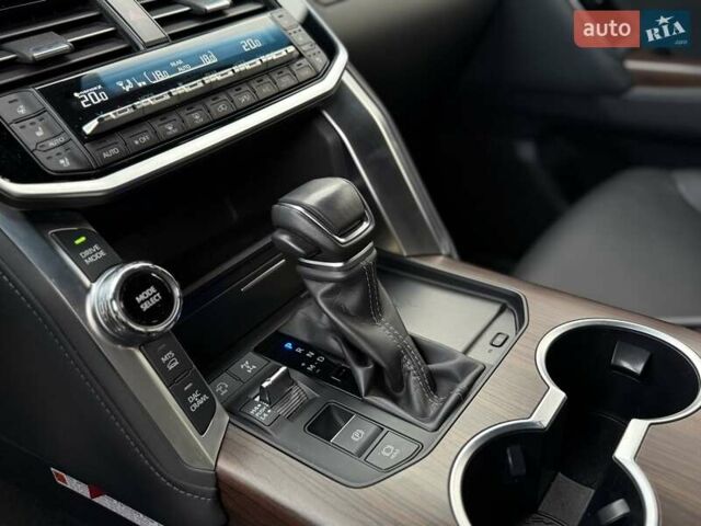 Черный Тойота Ленд Крузер, объемом двигателя 3.3 л и пробегом 60 тыс. км за 74999 $, фото 23 на Automoto.ua