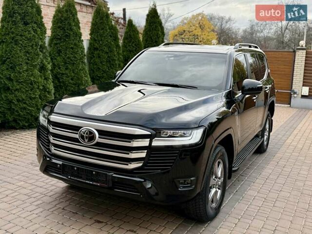 Черный Тойота Ленд Крузер, объемом двигателя 3.3 л и пробегом 60 тыс. км за 74999 $, фото 1 на Automoto.ua