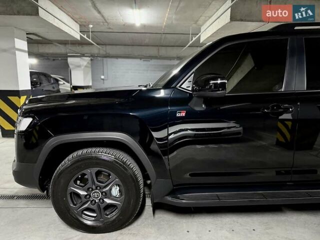 Черный Тойота Ленд Крузер, объемом двигателя 3.35 л и пробегом 13 тыс. км за 87000 $, фото 2 на Automoto.ua