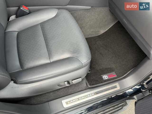 Черный Тойота Ленд Крузер, объемом двигателя 3.45 л и пробегом 65 тыс. км за 72500 $, фото 44 на Automoto.ua