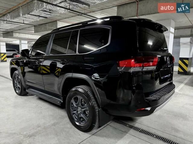 Черный Тойота Ленд Крузер, объемом двигателя 3.35 л и пробегом 13 тыс. км за 87000 $, фото 7 на Automoto.ua