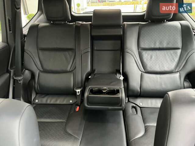 Черный Тойота Ленд Крузер, объемом двигателя 3.35 л и пробегом 79 тыс. км за 88499 $, фото 27 на Automoto.ua