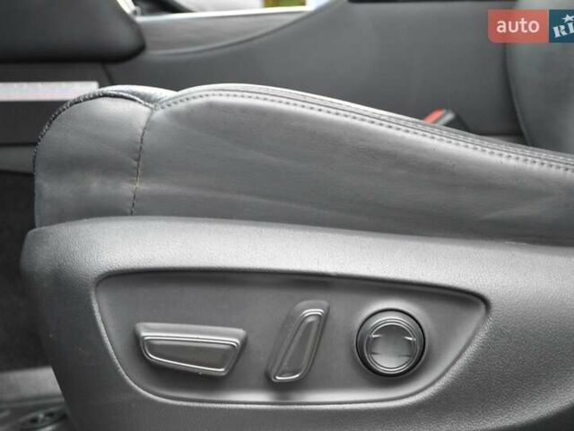 Черный Тойота Ленд Крузер, объемом двигателя 3.3 л и пробегом 28 тыс. км за 89900 $, фото 32 на Automoto.ua