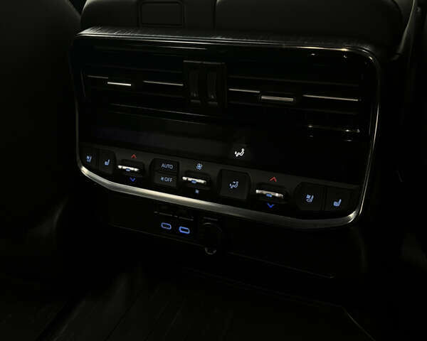 Черный Тойота Ленд Крузер, объемом двигателя 3.35 л и пробегом 79 тыс. км за 88499 $, фото 41 на Automoto.ua