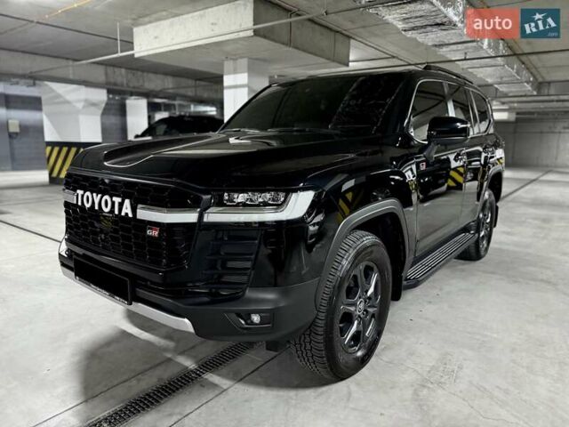Черный Тойота Ленд Крузер, объемом двигателя 3.35 л и пробегом 13 тыс. км за 87000 $, фото 1 на Automoto.ua