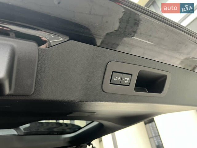 Черный Тойота Ленд Крузер, объемом двигателя 3.35 л и пробегом 79 тыс. км за 88499 $, фото 36 на Automoto.ua