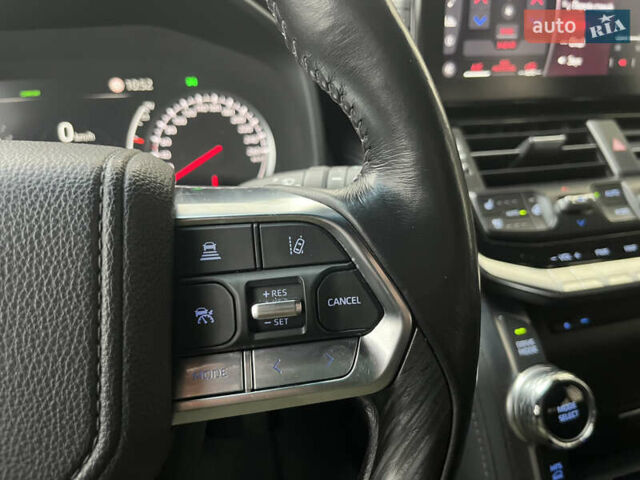 Черный Тойота Ленд Крузер, объемом двигателя 3.35 л и пробегом 79 тыс. км за 88499 $, фото 37 на Automoto.ua