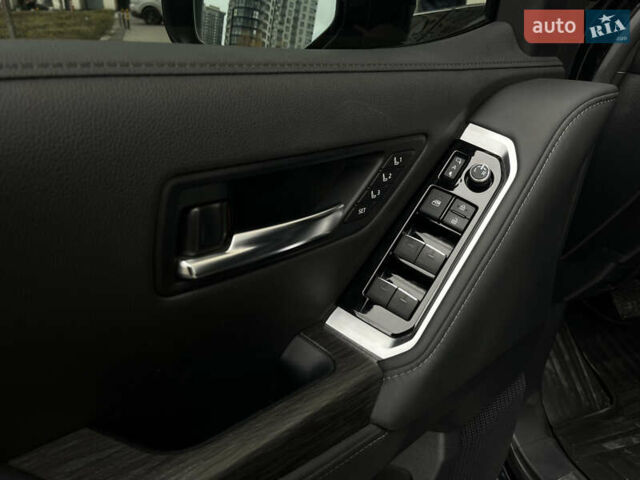 Черный Тойота Ленд Крузер, объемом двигателя 3.35 л и пробегом 79 тыс. км за 88499 $, фото 33 на Automoto.ua