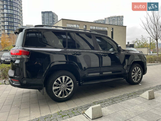 Черный Тойота Ленд Крузер, объемом двигателя 3.35 л и пробегом 79 тыс. км за 88499 $, фото 6 на Automoto.ua