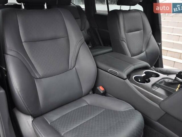 Черный Тойота Ленд Крузер, объемом двигателя 3.3 л и пробегом 28 тыс. км за 89900 $, фото 28 на Automoto.ua